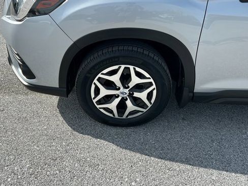 Used 2022 Subaru Forester Premium image 10