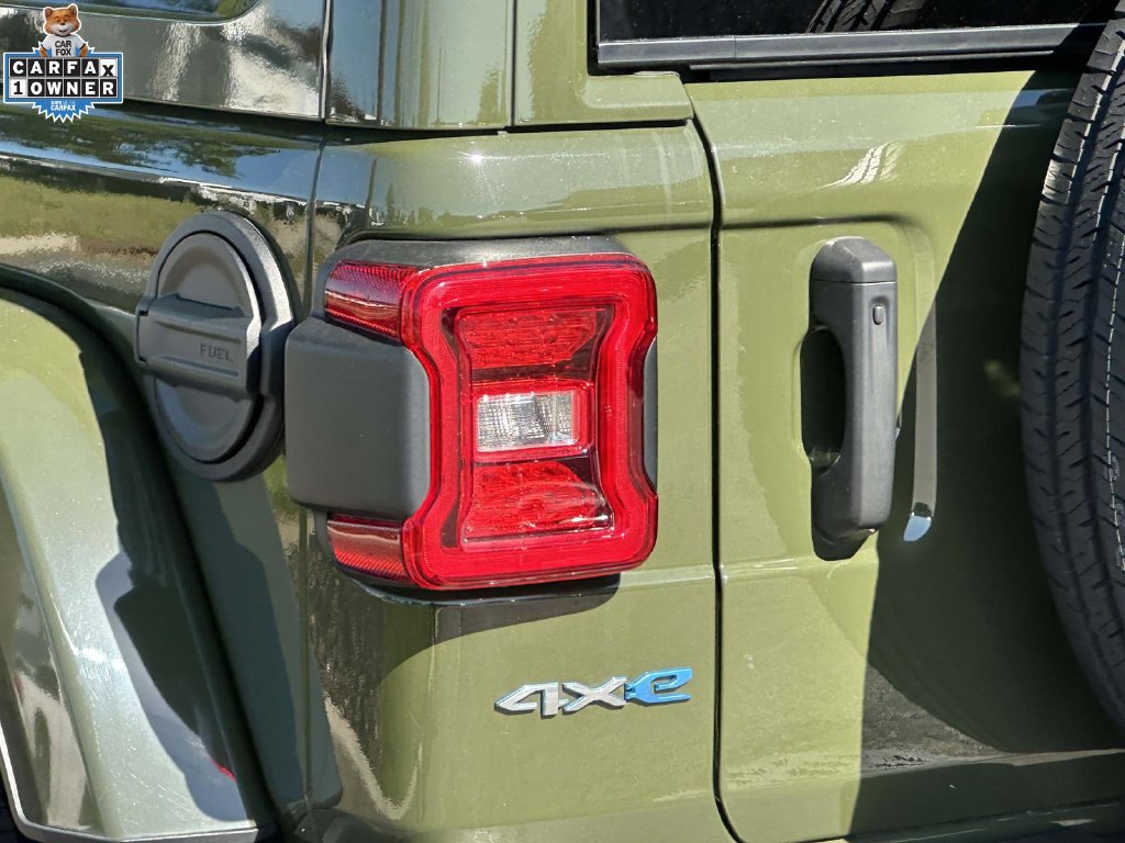 Used 2024 Jeep Wrangler Unlimited Sahara w/ Technology Group AWD/4WD image 9