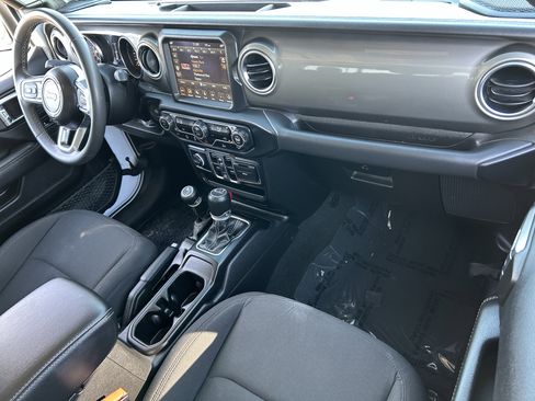 Certified 2023 Jeep Gladiator Overland image 11