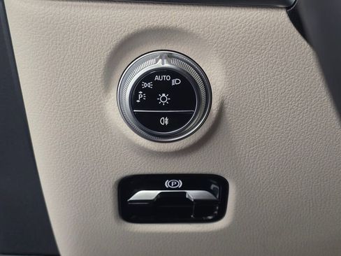 Certified 2025 Mercedes-Benz C 300 4MATIC Sedan image 35