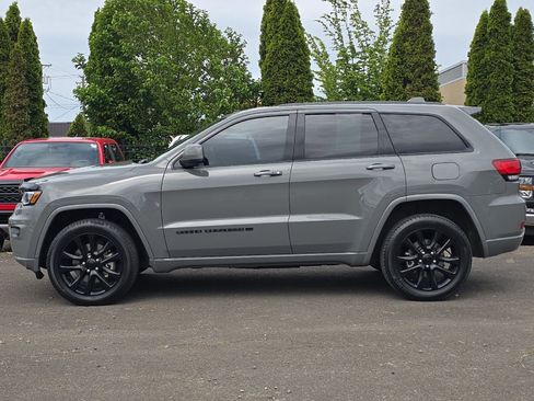 Used 2022 Jeep Grand Cherokee Laredo X AWD/4WD image 7