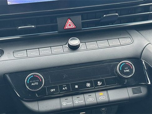 Used 2025 Hyundai Elantra SEL image 20