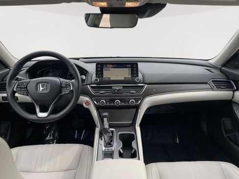 Used 2018 Honda Accord Touring image 6
