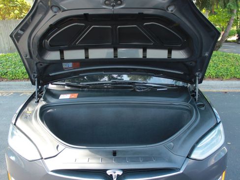 Used 2017 Tesla Model X 75D AWD/4WD image 35