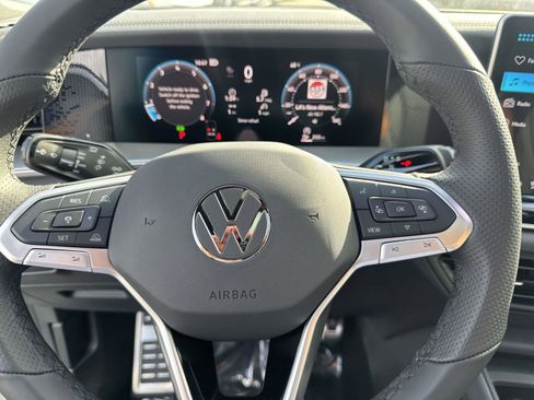 New 2026 Volkswagen Tiguan SE R-Line image 17