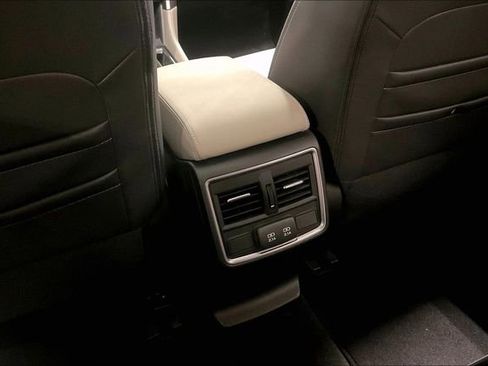 Used 2022 Subaru Forester Limited image 34