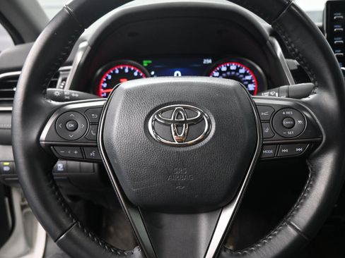 Used 2022 Toyota Camry XSE image 11