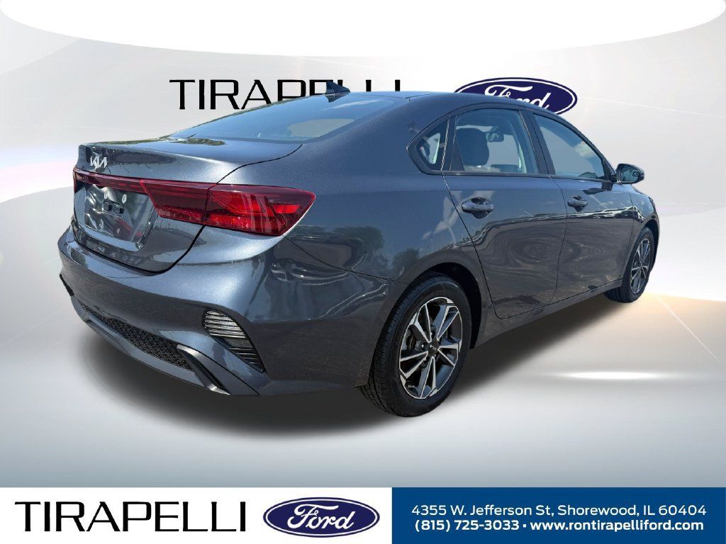 Used 2024 Kia Forte LXS w/ LXS Technology Package FWD image 9