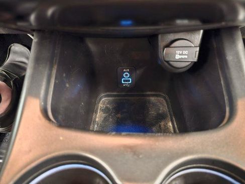 Used 2018 Dodge Journey SE w/ Connectivity Group FWD image 18