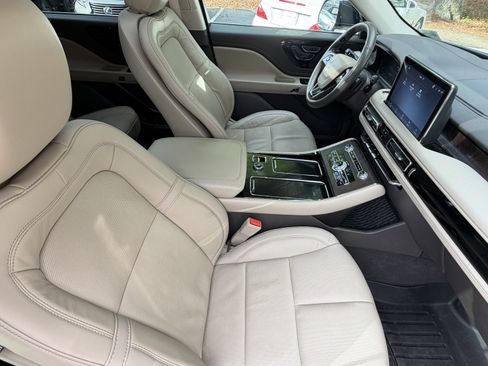 Used 2023 Lincoln Aviator Reserve w/ Equipment Group 201A AWD/4WD image 47