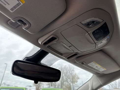 Used 2023 Chrysler Pacifica Touring-L image 29