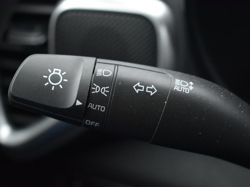 Used 2025 Kia Soul LX FWD image 25
