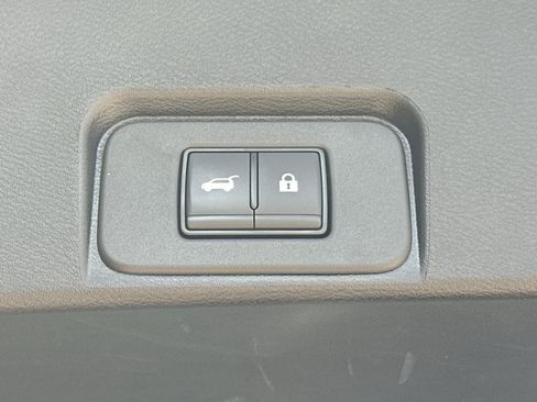Used 2025 Nissan Rogue SV AWD/4WD image 35
