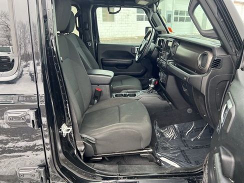 Used 2021 Jeep Gladiator Sport image 15