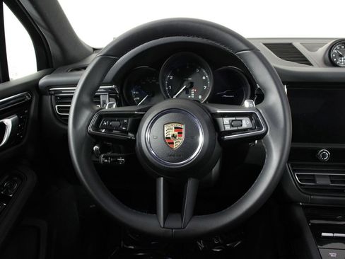 Certified 2025 Porsche Macan image 12