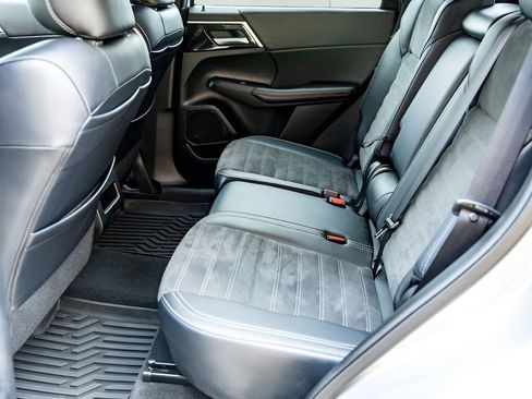 Used 2024 Mitsubishi Outlander SE FWD image 25