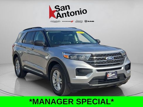 Used 2022 Ford Explorer XLT image 2