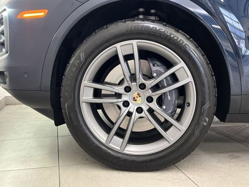 Used 2024 Porsche Cayenne Base image 10