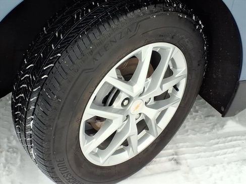 Used 2024 Chevrolet Equinox LT image 3