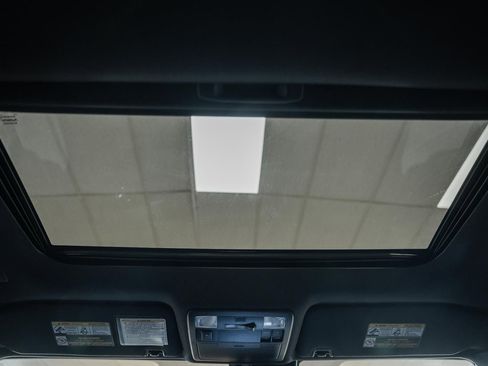 Used 2019 Toyota Tacoma TRD Sport image 39