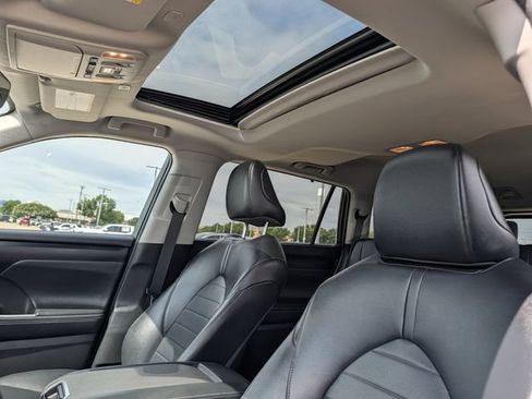 Used 2023 Toyota Highlander XLE AWD/4WD image 26
