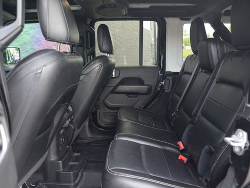 Used 2020 Jeep Wrangler Unlimited Sahara AWD/4WD image 27