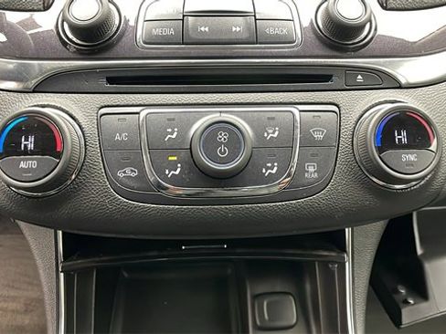 Used 2015 Chevrolet Impala LT image 23