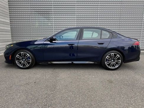 Used 2024 BMW 530i xDrive AWD/4WD image 2