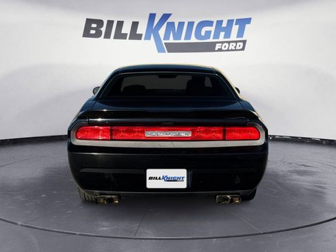 Used 2014 Dodge Challenger SXT image 4