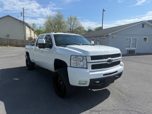 Used 2010 Chevrolet Silverado 2500 LTZ w/ Convenience Package image 3