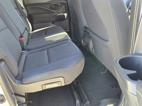 Used 2025 Honda Ridgeline Sport image 17