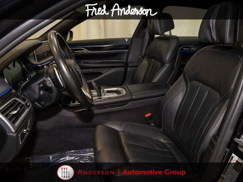 Used 2019 BMW 740i w/ M Sport Package RWD image 12