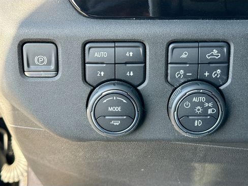 Used 2024 Chevrolet Silverado 2500 LTZ image 32