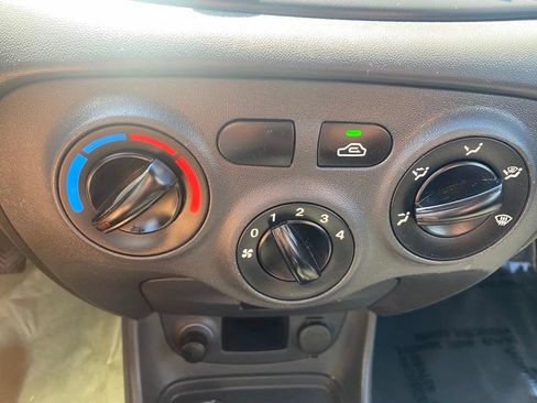 Used 2011 Hyundai Accent GL FWD image 14
