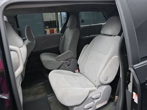 Used 2017 Toyota Sienna LE AWD/4WD image 11