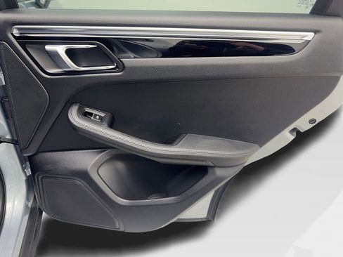 Used 2022 Porsche Macan image 41