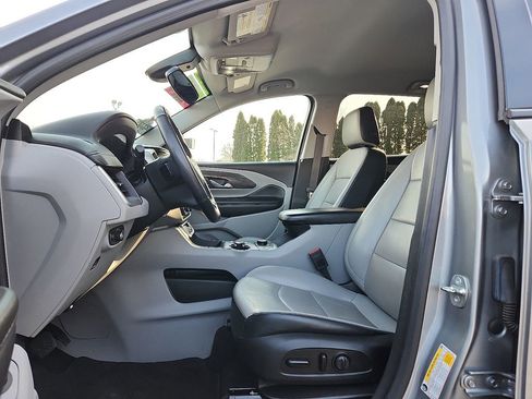 Used 2023 GMC Terrain SLT image 13