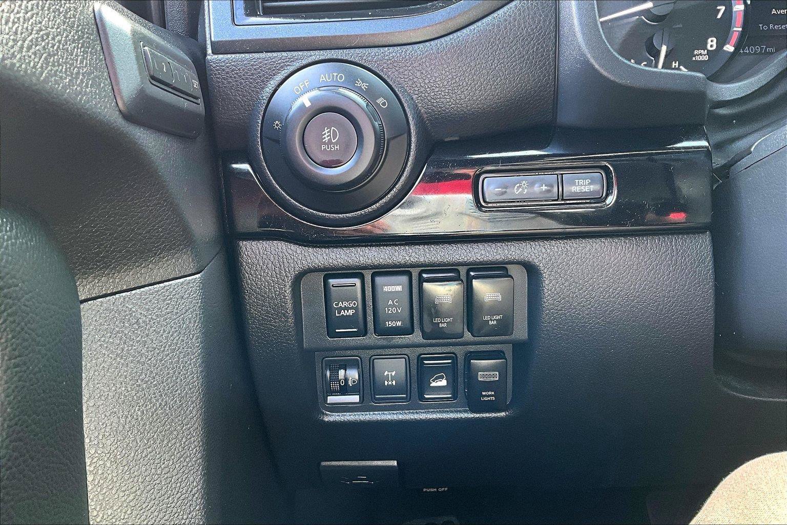 Used 2021 Nissan Titan PRO-4X w/ Pro-4x Convenience Package AWD/4WD image 39