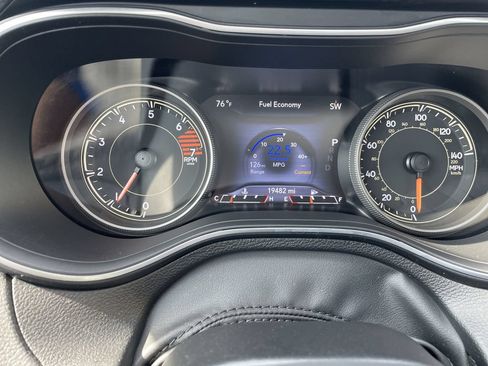 Certified 2023 Jeep Cherokee Altitude Lux w/ Lux Elite Package AWD/4WD image 17
