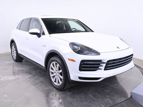 Certified 2022 Porsche Cayenne E-Hybrid image 9
