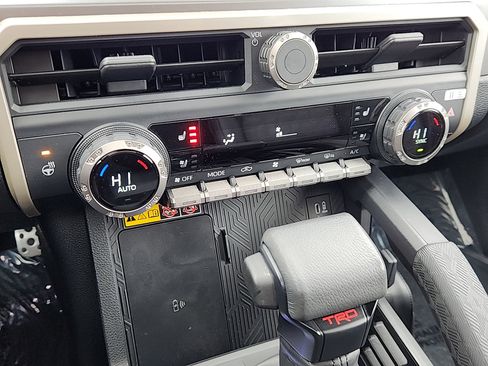 Used 2024 Toyota Tacoma TRD Sport image 15