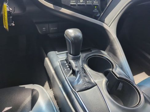Used 2019 Toyota Camry SE FWD image 9