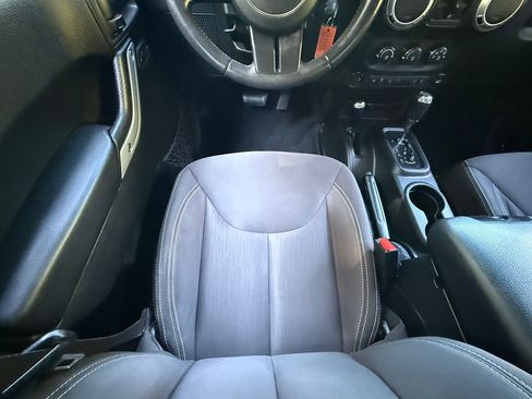 Used 2017 Jeep Wrangler Unlimited Sahara w/ Connectivity Group image 16