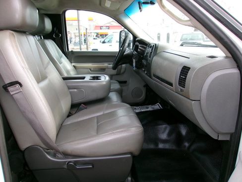 Used 2013 Chevrolet Silverado 2500 W/T w/ Snow Plow Prep Package image 11