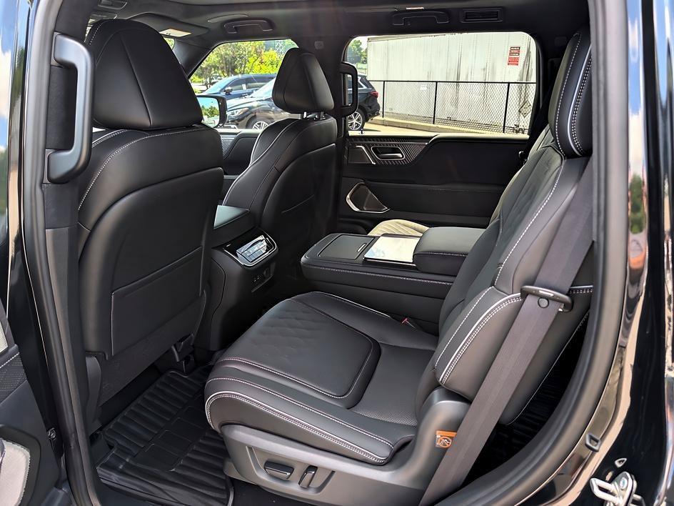 New 2027 INFINITI QX80 Autograph w/ Premium Cargo Package AWD/4WD image 12
