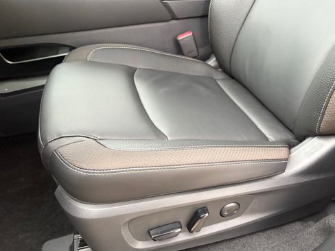 New 2025 Nissan Pathfinder SL image 18