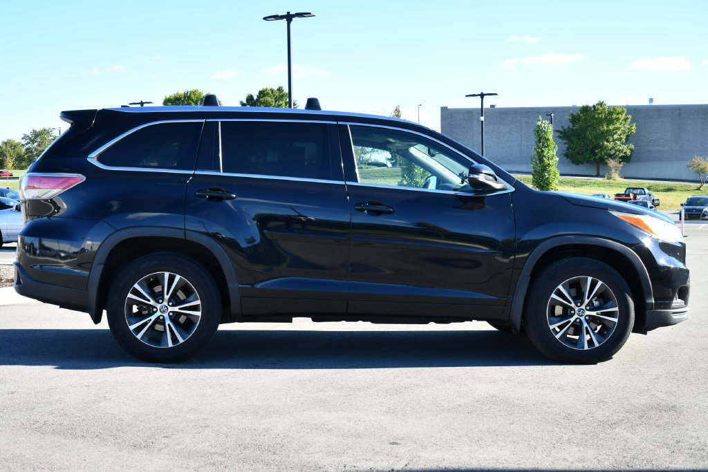Used 2016 Toyota Highlander XLE AWD/4WD image 8