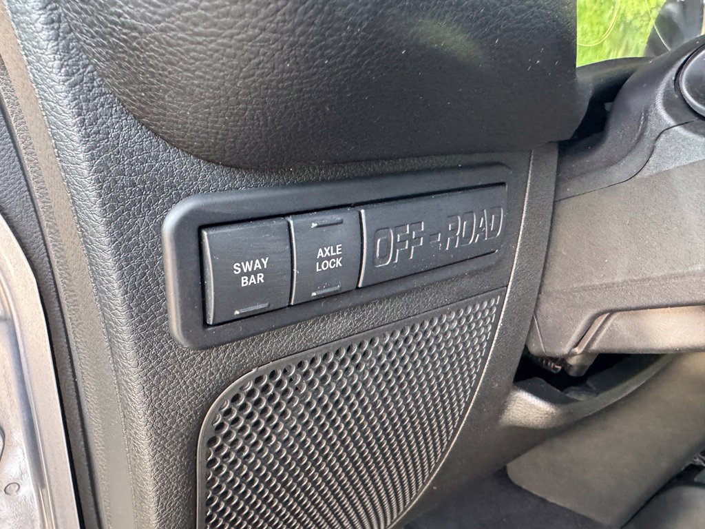 Used 2017 Jeep Wrangler Unlimited Rubicon w/ Connectivity Group AWD/4WD image 14