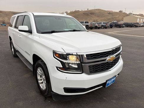 Used 2019 Chevrolet Suburban LT image 3