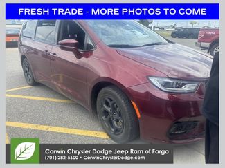 Used 2021 Chrysler Pacifica Limited w/ Uconnect Theater Family Group FWD 360° Tour